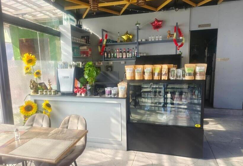 Fabhotel The Bird House