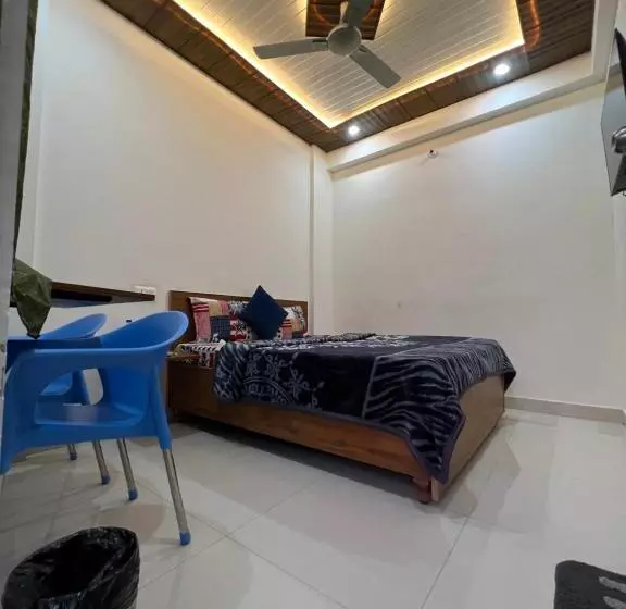 Fabhotel The Bird House