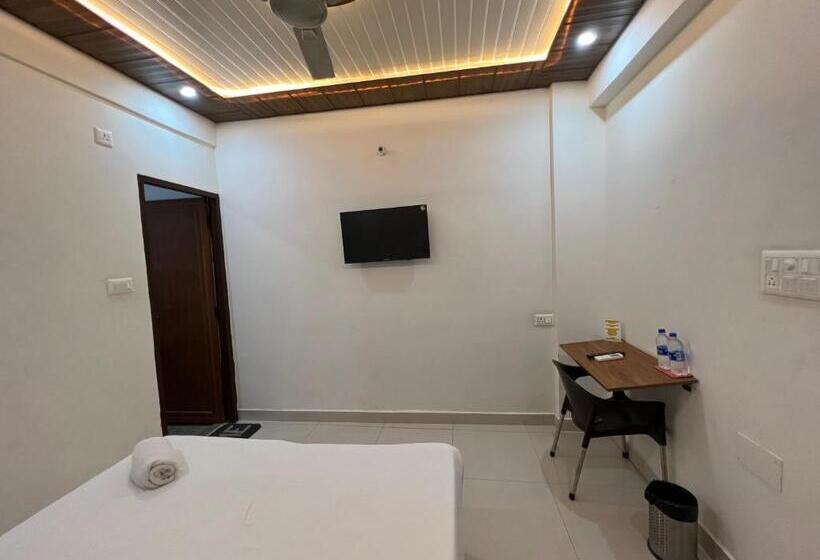 Fabhotel The Bird House