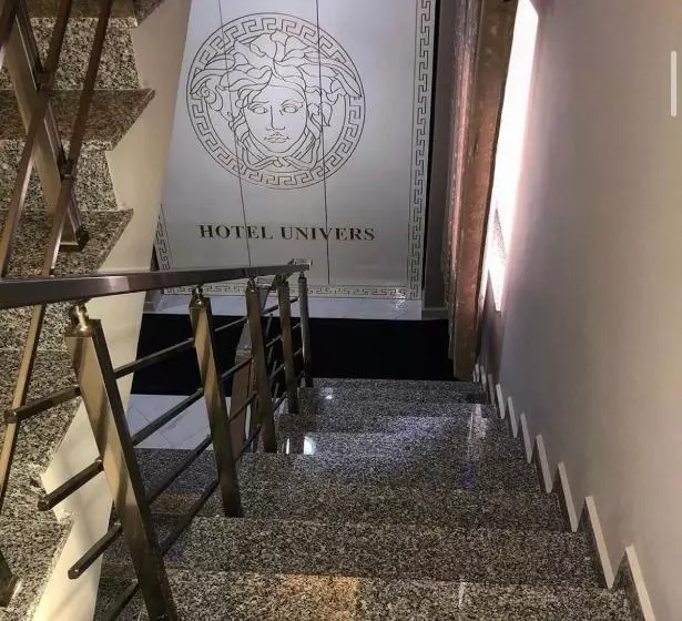 هتل Universi