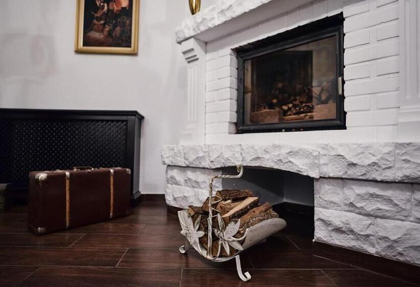 بنسيون La Conac Resort