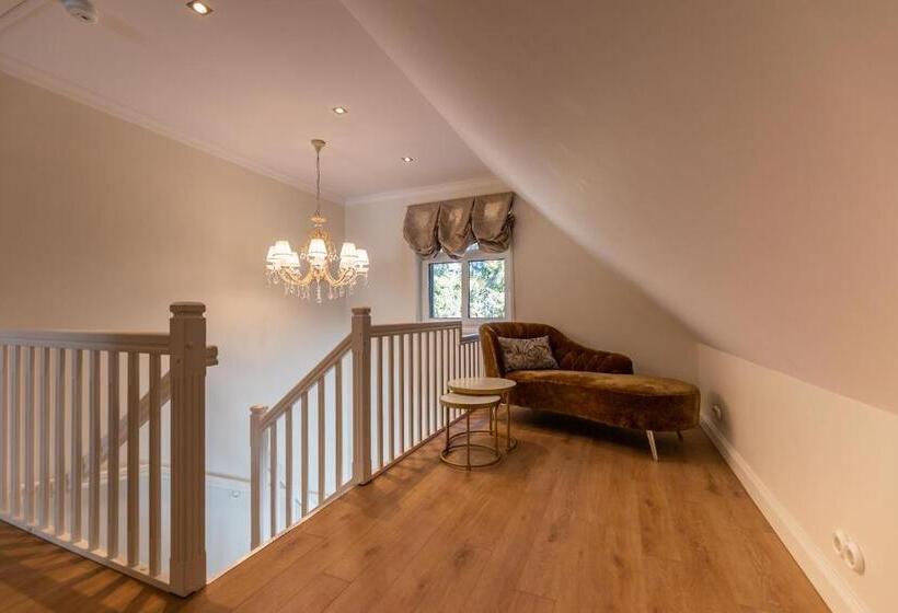 پانسیون Tiismani Villa