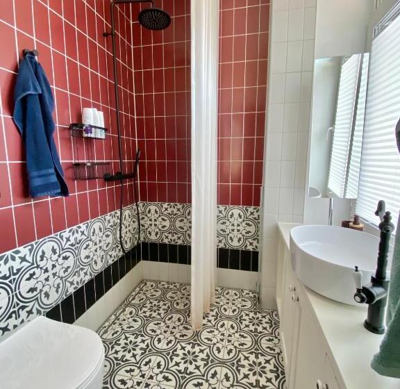 پانسیون Tiismani Villa