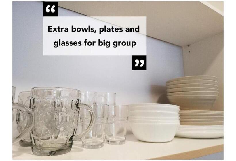 Subang City Residence, 8 9 Pax With Balcony, Walking Distance To Summit, 5min To Sunway