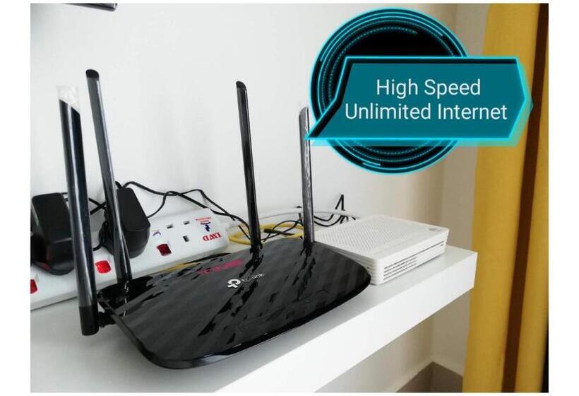 Subang City Residence, 8 9 Pax With Balcony, Walking Distance To Summit, 5min To Sunway