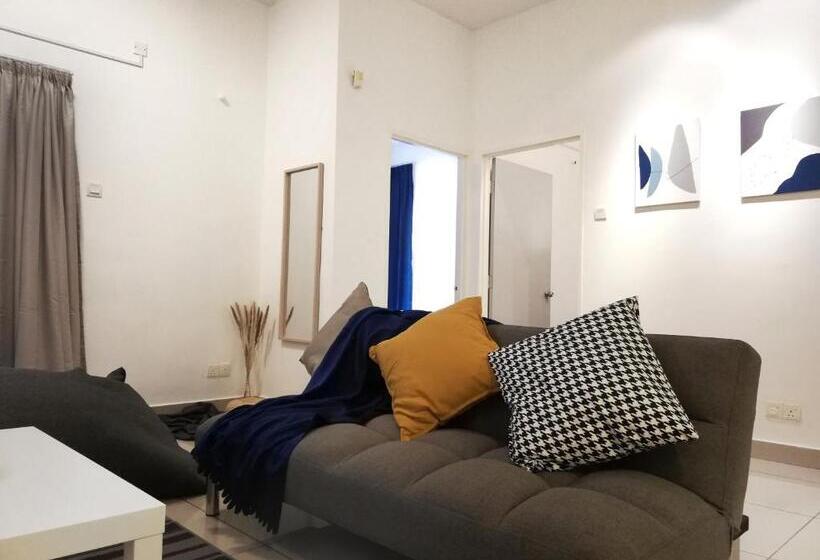 Subang City Residence, 8 9 Pax With Balcony, Walking Distance To Summit, 5min To Sunway