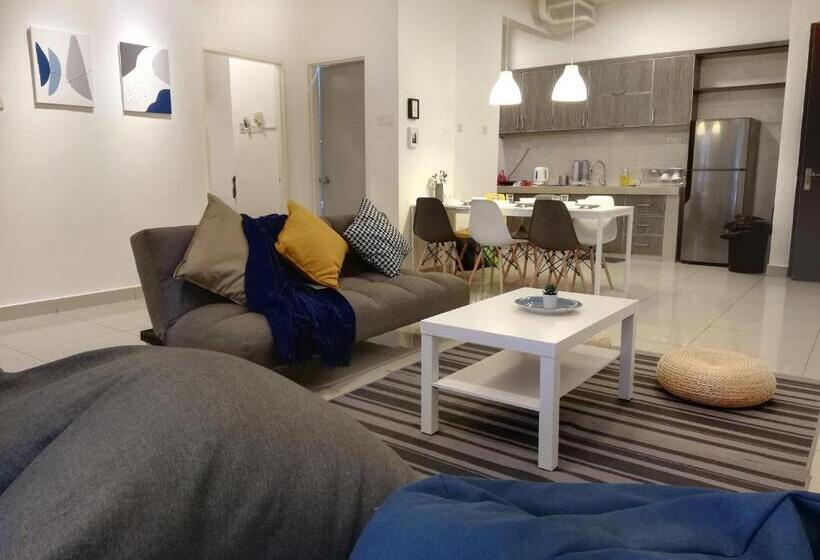 Subang City Residence, 8 9 Pax With Balcony, Walking Distance To Summit, 5min To Sunway