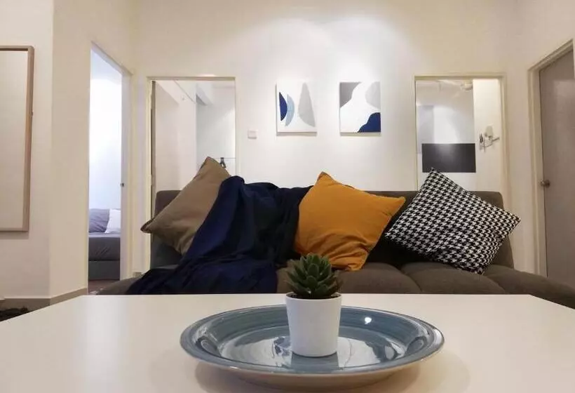 Subang City Residence, 8 9 Pax With Balcony, Walking Distance To Summit, 5min To Sunway