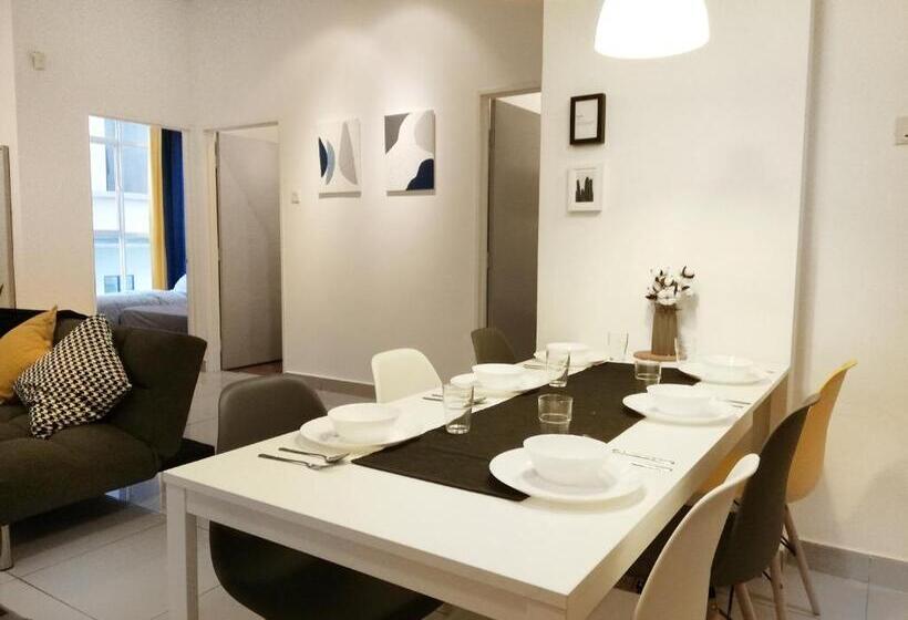 Subang City Residence, 8 9 Pax With Balcony, Walking Distance To Summit, 5min To Sunway