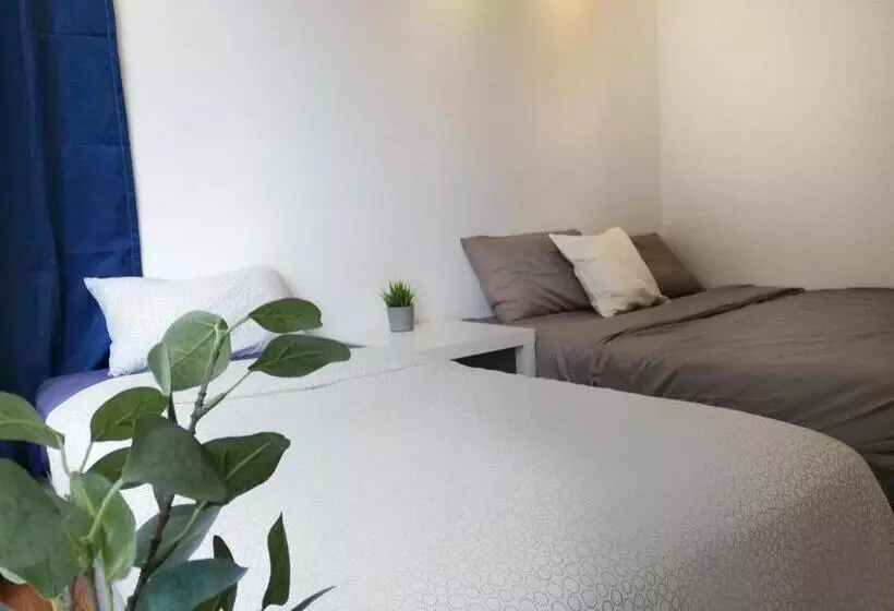 Subang City Residence, 8 9 Pax With Balcony, Walking Distance To Summit, 5min To Sunway