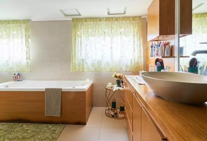 Aamiaismajoitus (B&B) Villa Nadia