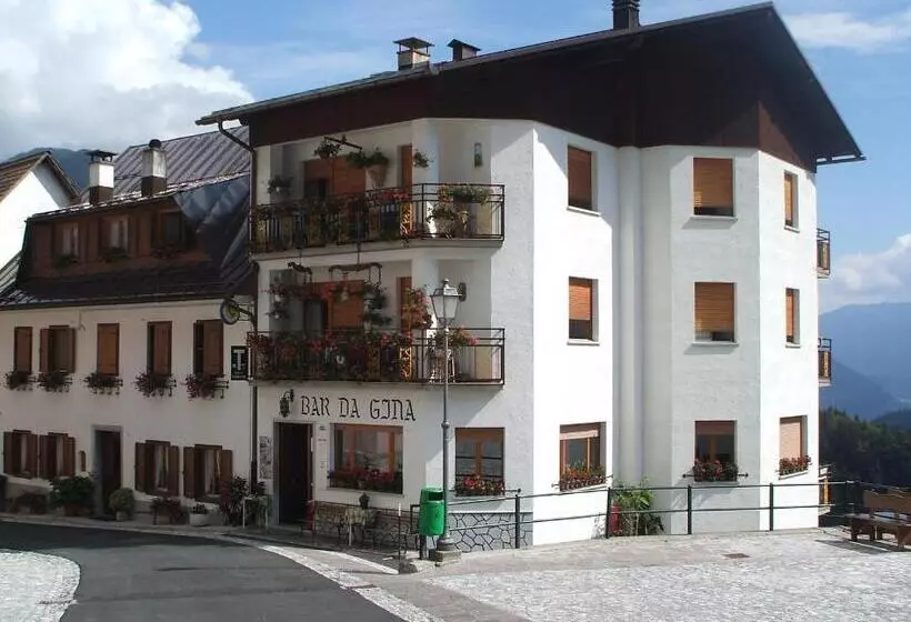 ホテル Albergo Bar Ristorante Da Gina