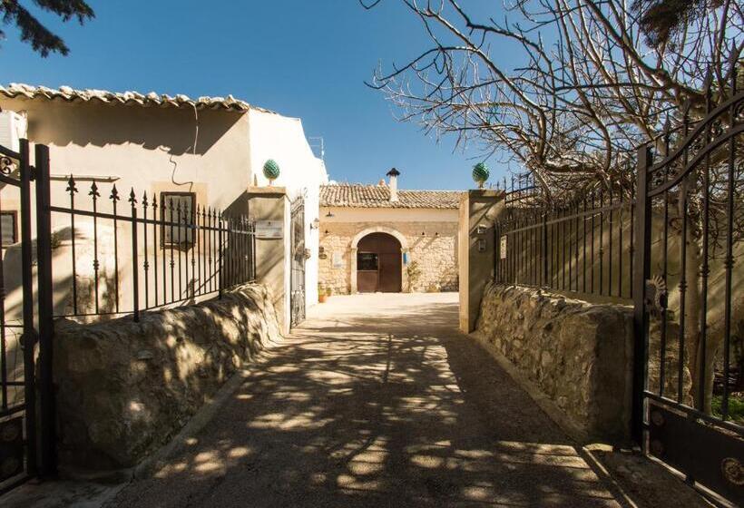 Отель Case Passamonte Agriturismo Resort & Rooms