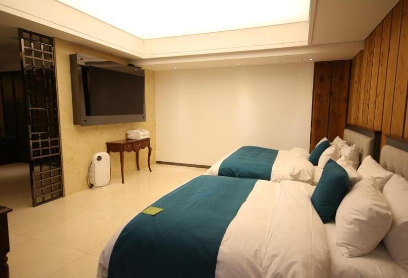 בית מלון כפרי Jb Tourist