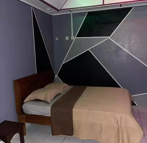 پانسیون Ouest Nelis Lodge