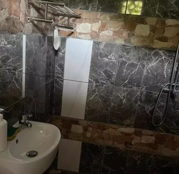 پانسیون Ouest Nelis Lodge