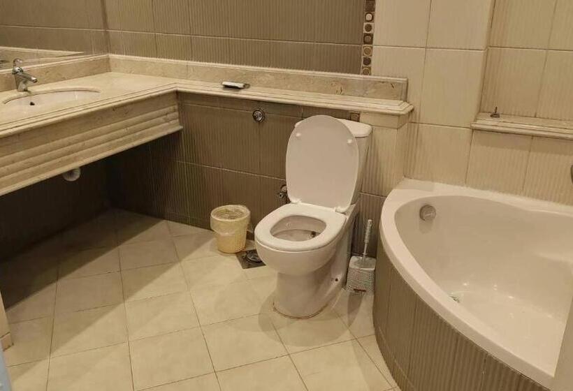 تختخواب و صبحانه 利人市 Li Ren City