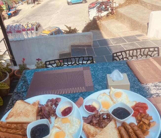 تختخواب و صبحانه Aati Cafe