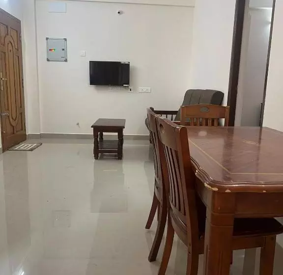 ホテル Aishwaryam Service Apartment