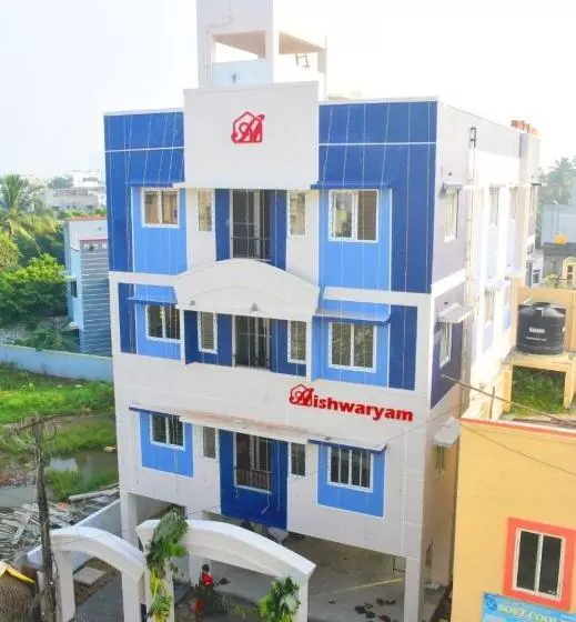 ホテル Aishwaryam Service Apartment