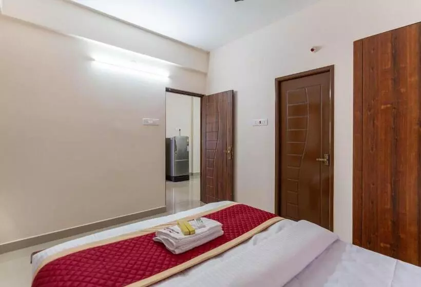 ホテル Aishwaryam Service Apartment