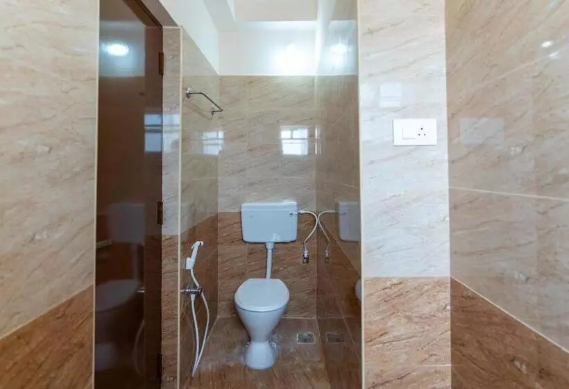 ホテル Aishwaryam Service Apartment