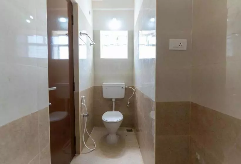 ホテル Aishwaryam Service Apartment