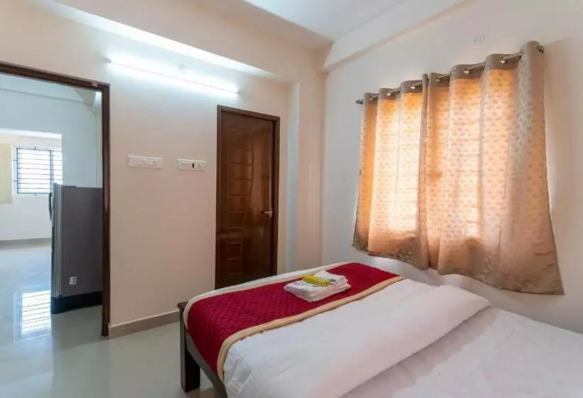 ホテル Aishwaryam Service Apartment