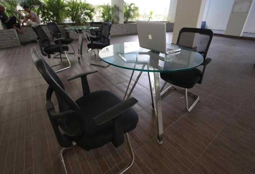 בית מלון כפרי Aurora Rooms @ Apartemen Loftvilles City