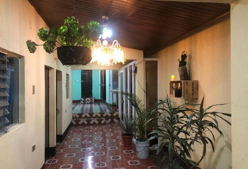 پانسیون Hostal Sanjuanerita