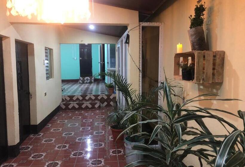 پانسیون Hostal Sanjuanerita