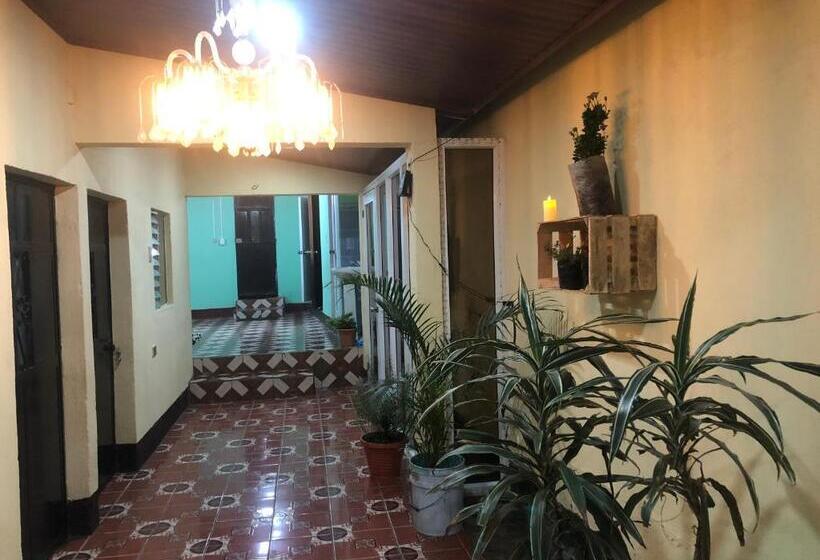 پانسیون Hostal Sanjuanerita