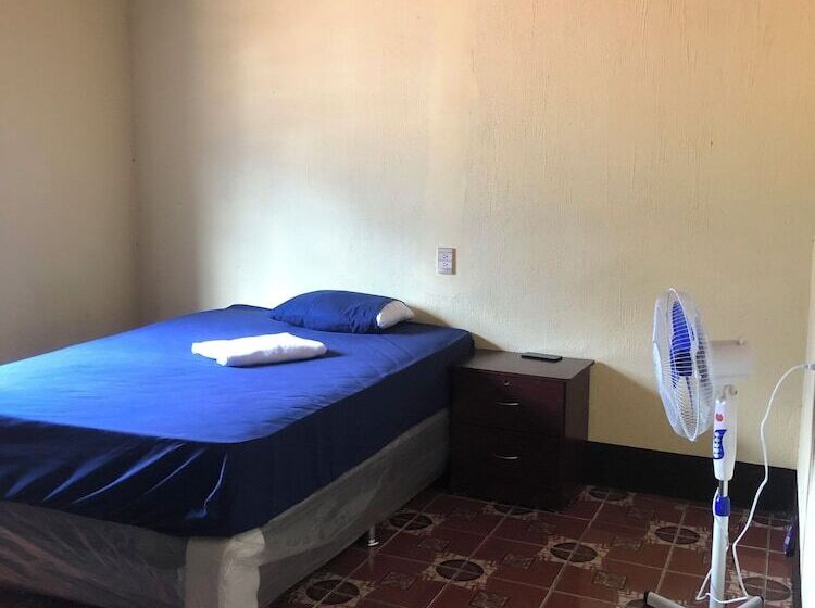 پانسیون Hostal Sanjuanerita