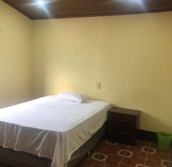 پانسیون Hostal Sanjuanerita