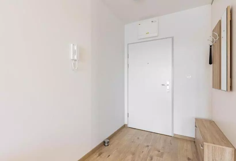 پانسیون Sunny Haven: Modern 2br,garage, Wifi,stream