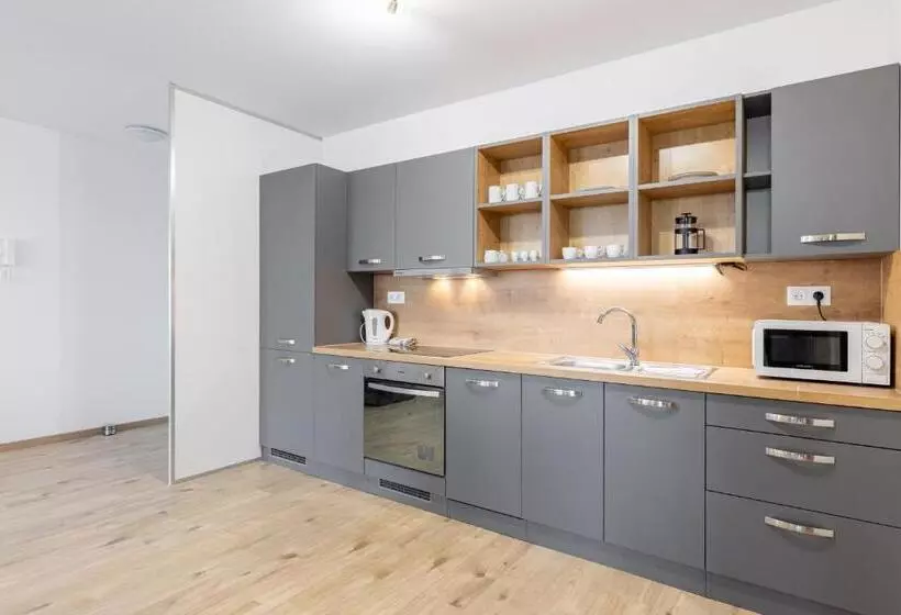 پانسیون Sunny Haven: Modern 2br,garage, Wifi,stream