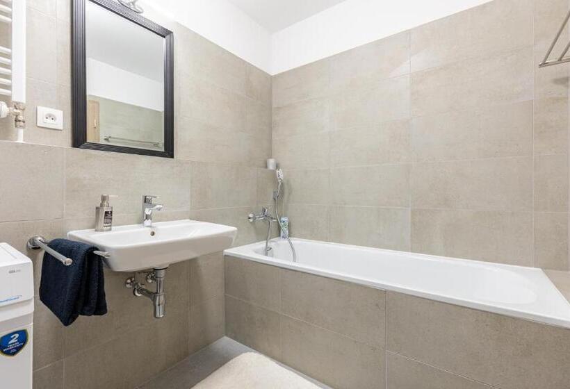 Pensjonat Sunny Haven: Modern 2br,garage, Wifi,stream