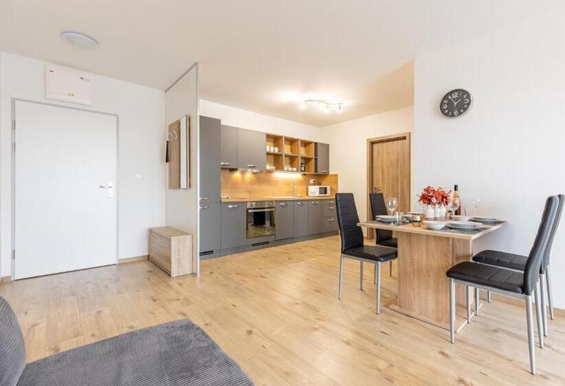 Pensjonat Sunny Haven: Modern 2br,garage, Wifi,stream