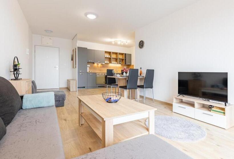 Pensjonat Sunny Haven: Modern 2br,garage, Wifi,stream