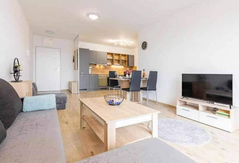 پانسیون Sunny Haven: Modern 2br,garage, Wifi,stream