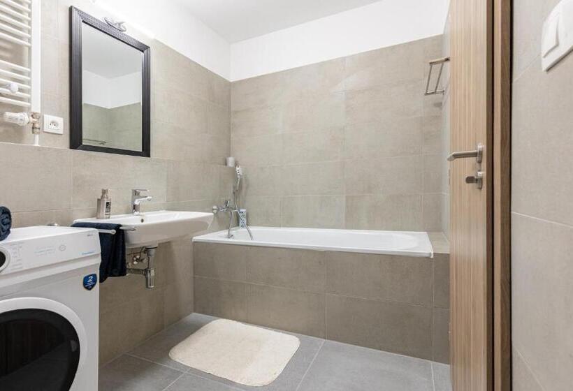 Pensjonat Sunny Haven: Modern 2br,garage, Wifi,stream