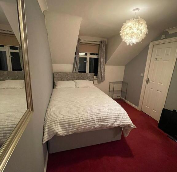 Pensiune Room 5 Chassagne Guest House