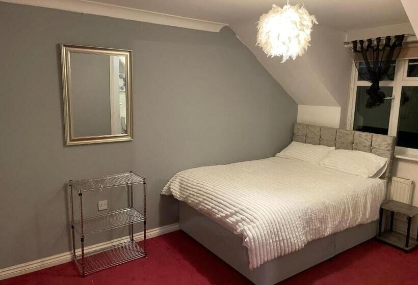 Pensiune Room 5 Chassagne Guest House