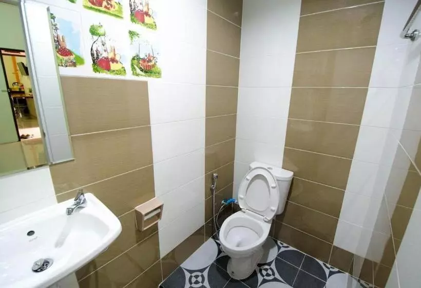 คุณแดง บัดเจทโฮเทล   Khun Daeng Budget