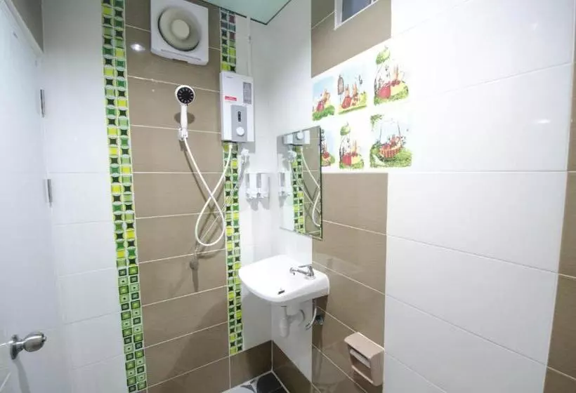 คุณแดง บัดเจทโฮเทล   Khun Daeng Budget