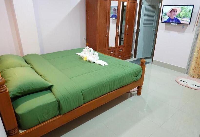 คุณแดง บัดเจทโฮเทล   Khun Daeng Budget