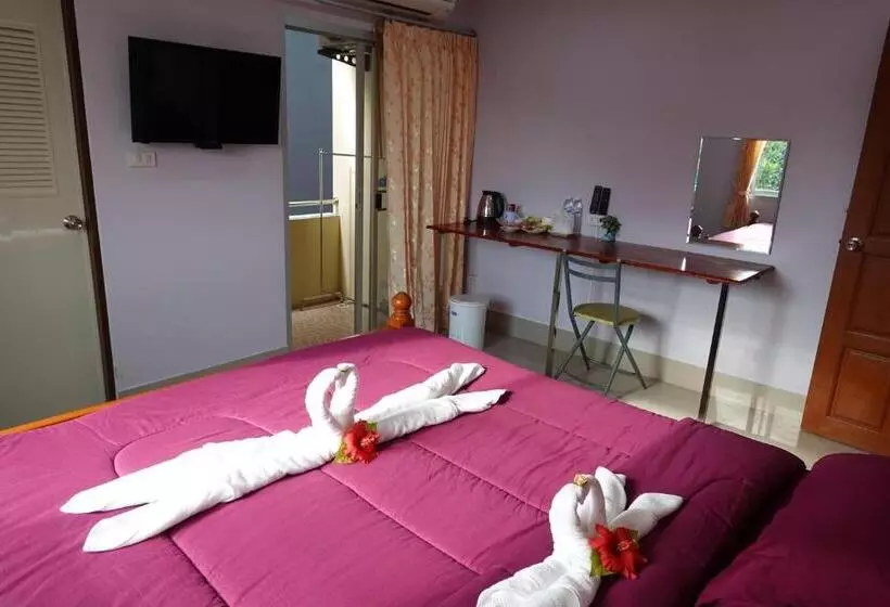 คุณแดง บัดเจทโฮเทล   Khun Daeng Budget