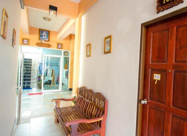 คุณแดง บัดเจทโฮเทล   Khun Daeng Budget