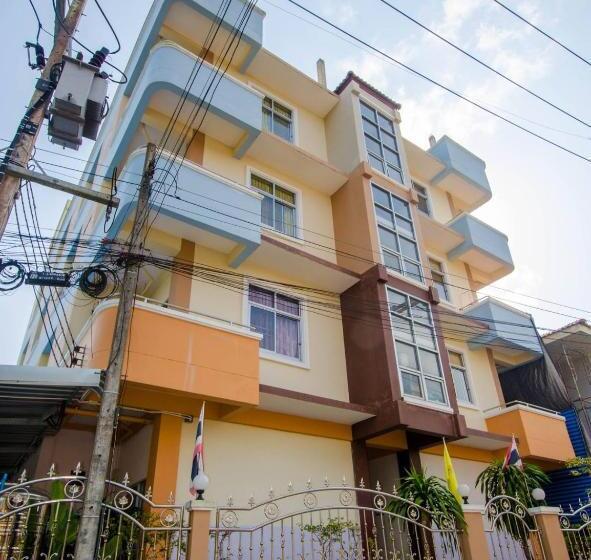 คุณแดง บัดเจทโฮเทล   Khun Daeng Budget