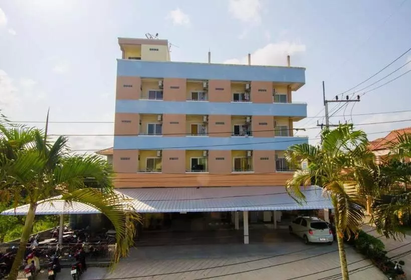 คุณแดง บัดเจทโฮเทล   Khun Daeng Budget